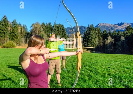Teambuilding-Event -  Bogenschießen Stock Photo