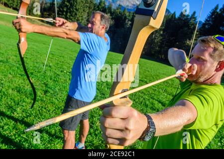 Teambuilding-Event -  Bogenschießen Stock Photo