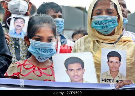 Dhaka, Bangladesh - August 29, 2020: Families of forcibly disappeared people joined a human-chain demonstration organized by an organization called Mo Stock Photo