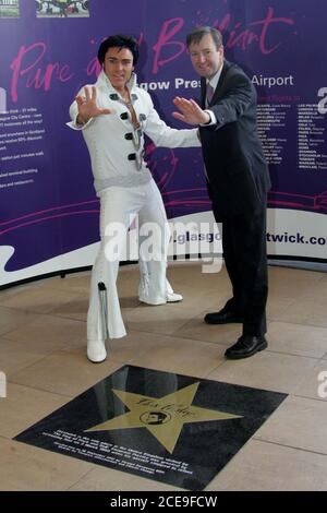 Glasgow Prestwick Airport Ayrshire in the United Kingdom is the only place visted by 'The King of Rock & Roll  Elvis Presley' Photo shows Elvis Presley ( aka Gordon Hendricks winner of ITV Stars In their Eyes 2005 ) with Mark Rodwell Chief  Executive of Glasgow Prestwick Stock Photo