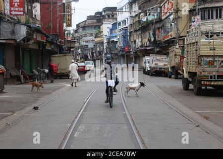 Kolkata, India. 31st Aug, 2020. A cyclist pedals past the deserted street during a day long state-imposed lockdown as a preventive measure against the surge Covid-19 coronavirus cases, in Kolkata. (Photo by Dipa Chakraborty/Pacific Press) Credit: Pacific Press Media Production Corp./Alamy Live News Stock Photo