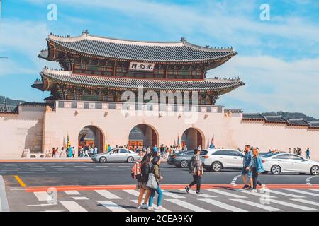 Tourists in front of Gwanghwamun Gate, Seoul Stock Photo