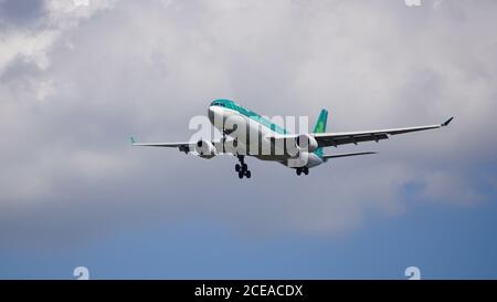 Aer Lingus Airbus A330-302 prepares for landing at Chicago O'Hare International Airport. The plane's registration is EI-FNH and has a retro livery. Stock Photo