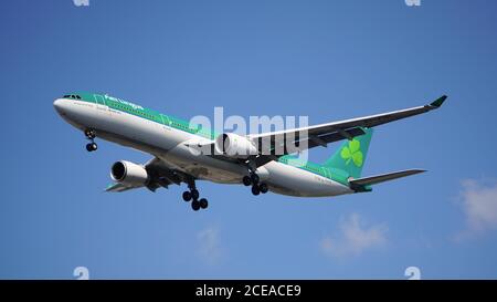 Aer Lingus Airbus A330-302 prepares for landing at Chicago O'Hare International Airport. The plane's registration is EI-FNH and has a retro livery. Stock Photo