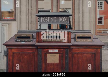 Oxford, UK - August 04, 2020: Retro post box on a street in Oxford, a city in England famous for its prestigious university, established in the 12th c Stock Photo
