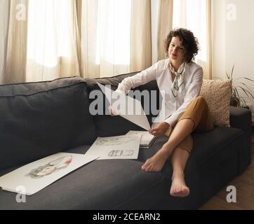 Beautiful young woman painter sitting in the floor with color palette ...