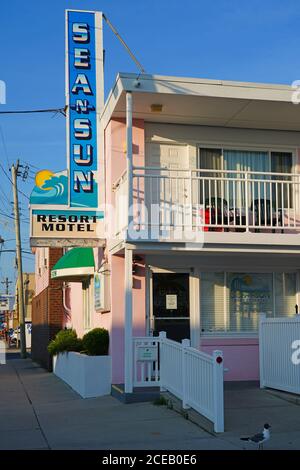 WILDWOOD, NJ -21 JUL 2020- View of a Doo Wop style motel located in the Wildwoods Shore Resort Historic District in New Jersey, United States. Stock Photo