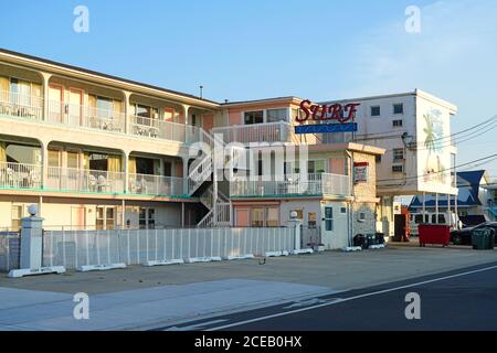 WILDWOOD, NJ -21 JUL 2020- View of a Doo Wop style motel located in the Wildwoods Shore Resort Historic District in New Jersey, United States. Stock Photo