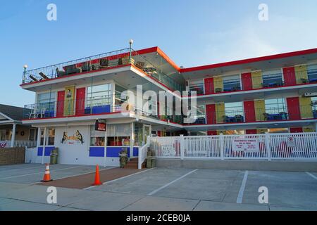 WILDWOOD, NJ -21 JUL 2020- View of a Doo Wop style motel located in the Wildwoods Shore Resort Historic District in New Jersey, United States. Stock Photo