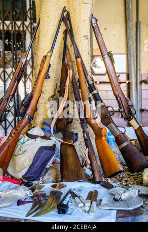 Hunting rifles and knives on display at the gun Friday market in Nizwa, Oman Stock Photo