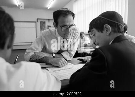 King Solomon’s School, Forest Road, Barkingside, Ilford. Jewish School going for Grant Maintained status. 10 September 1993. Photo: Neil Turner Stock Photo