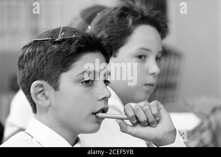 King Solomon’s School, Forest Road, Barkingside, Ilford. Jewish School going for Grant Maintained status. 10 September 1993. Photo: Neil Turner Stock Photo