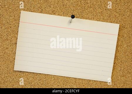 sticky note card pinned to cork board Stock Photo
