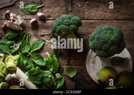 Broccoli Table Broccoli, wooden table Stock Photo - Alamy