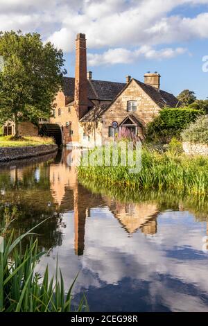 Evening light on the old mill and stone cottages beside the River Eye in the Cotswold village of Lower Slaughter, Gloucestershire, England UK Stock Photo