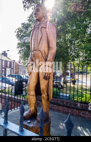 Wooden statue of William Bradley, the Yorkshire Giant, 1878-1820, Market Weighton, East Riding, Yorkshire, England Stock Photo