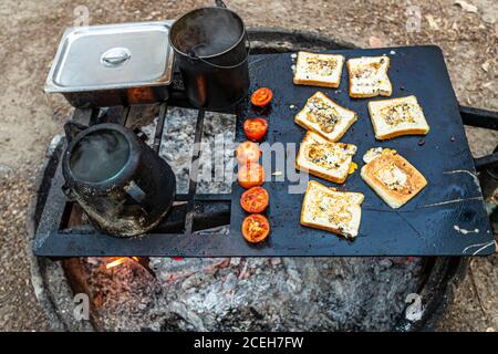 Overnight camp in the outback and Cooked Breakfast with fried eggs outback style Stock Photo