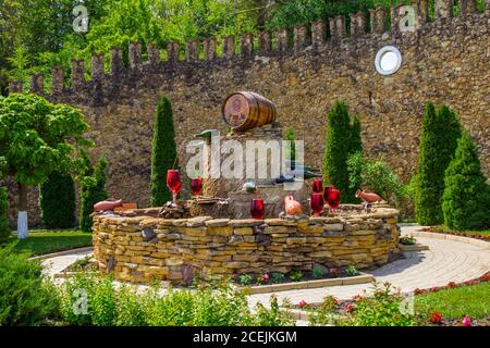 File:Mileștii Mici Wine Fountain.jpg - Wikimedia Commons