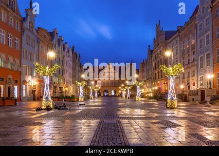 Christmas Long Lane and Green Gate, Brama Zielona in Gdansk Old Town, Poland Stock Photo