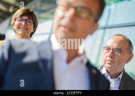 02 September 2020, North Rhine-Westphalia, Neuss: Saskia Esken and Norbert Walter-Borjans, party leader of the SPD, stand side by side during their summer trip when they visit an election campaign event of the mayor Reiner Breuer (SPD - M). Photo: Rolf Vennenbernd/dpa Stock Photo