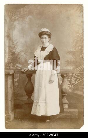 Early 1900's studio portrait of pretty parlour maid by Atkinson of Marygate, Wakefield, U.K.circa 1906 Stock Photo