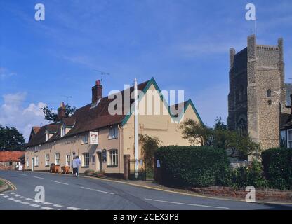 The King's Head Inn and Saint Bartholomew's Church, Orford, Suffolk, England, UK Stock Photo
