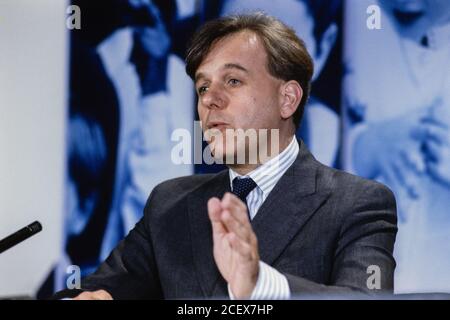 John Patten MP, Secretary of State for Education, speaking at a press conference at the QEII Conference Centre in Westminster. 28 July 1992. Photo: Neil Turner Stock Photo