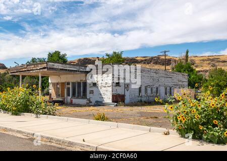 The abandoned Post Office in the rural small town of Washtucna, in the Palouse area of Washington State, USA Stock Photo