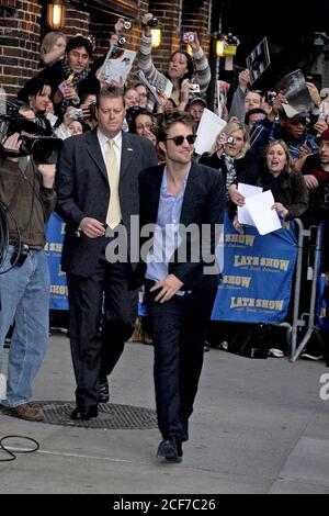 Manhattan, United States Of America. 18th Nov, 2009. SMG NY1 Robert Pattinson Letterman 111809 04.jpg NEW YORK - NOVEMBER 18: Actor Robert Pattinson visits 'Late Show With David Letterman' at the Ed Sullivan Theater on November 18, 2009 in New York City( Credit: Storms Media Group/Alamy Live News Stock Photo