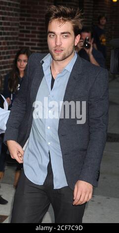 Manhattan, United States Of America. 04th Aug, 2012. SMG NY1 Robert Pattinson Letterman 110811 04.JPG NEW YORK, NY - NOVEMBER 08: Robert Pattinson departs 'Late Show With David Letterman' at the Ed Sullivan Theater on November 8, 2011 in New York City. ( Credit: Storms Media Group/Alamy Live News Stock Photo