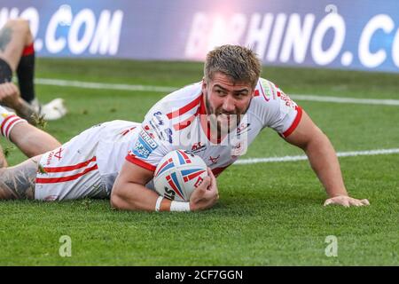 Greg Minikin (5) of Hull KR breaks through to go over for a try Stock Photo