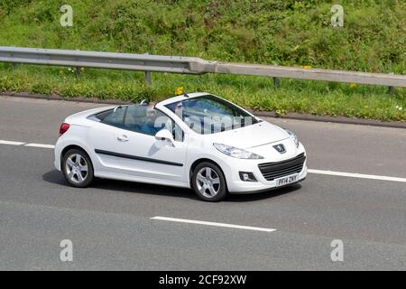  Peugeot cc fotografías e imágenes de stock de alta resolución