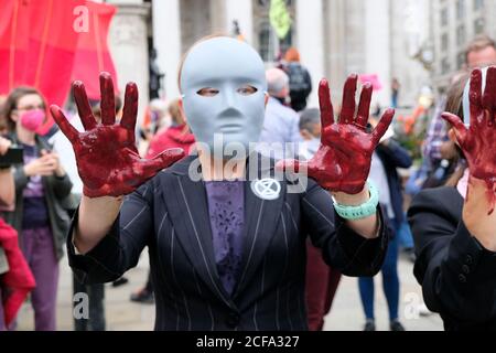 Bank of England, London, UK. 4th September 2020. XR Extinction Rebellion climate change protesters outside the Bank of England. Credit: Matthew Chattle/Alamy Live News Stock Photo