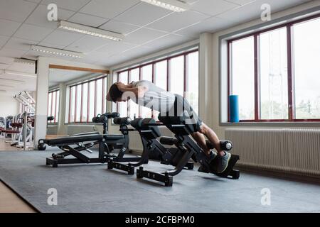 man working his abs at the gym Stock Photo