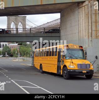 USA ストリート看板　SCHOOL BUS usa-new-york-new-york-city-