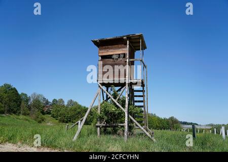 Germany, Bavaria, Upper Bavaria, Altötting district, edge of the forest, meadow, high seat, hunter's booth Stock Photo