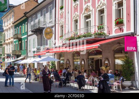 Bad Ischl, Old Town, street Pfarrgasse, women with Goldhaube (Gold cap) in Salzkammergut, Upper Austria, Austria Stock Photo