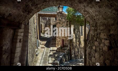 Village alley in Saint Guilhem le Désert in spring. The village belongs to the Plus Beaux Villages de France. Located on the pilgrimage route to Stock Photo