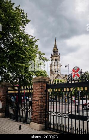 Queen's University gate overlooking Elmwood Hall, Belfast, Northern Ireland Stock Photo