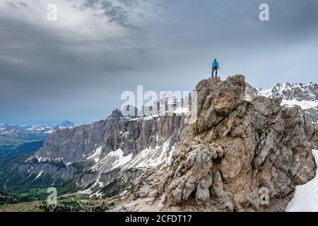 Gardena Pass, Bolzano Province, South Tyrol, Italy. Mountaineers at the summit of the Kleine Cirspitze Stock Photo