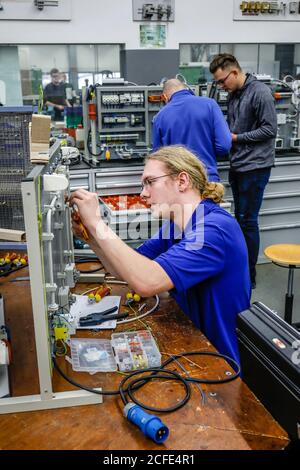 Remscheid, North Rhine-Westphalia, Germany - Apprentices in electrical professions here with basic training, vocational training center of the Stock Photo