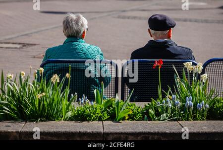 Seniors sit on a park bench, Heinsberg, North Rhine-Westphalia, Germany Stock Photo