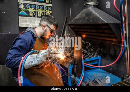 Remscheid, North Rhine-Westphalia, Germany - Trainees in metal professions here at welding, vocational training center of the Remscheid metal and Stock Photo