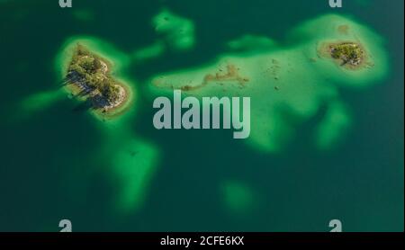 Aerial view of the island of Almbichl (Alpenbühl, Alpenbüchel) and Scheibeninsel (Scheibenbüchel) on the Eibsee, trees, turquoise water, Grainau, Stock Photo