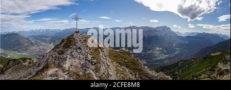 Panoramic photo from the Kramer summit with a view over Garmisch-Partenkirchen and Grainau, Ester Mountains, Karwendel Mountains and Wetterstein Stock Photo