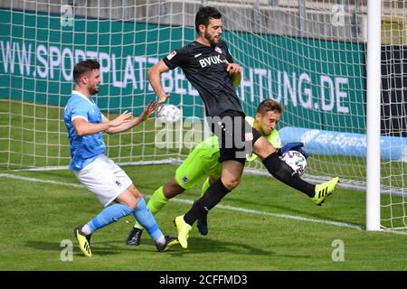 Muenchen GRUENWALDER STADION. 10th Apr, 2021. Ayguen YLDIRIM (Verl) shoots  the goal to 2-2 versus Marco Hiller, goalwart (Munich 1860), action, goal  shot. Soccer 3rd league, Liga3, TSV Munich 1860 - SC
