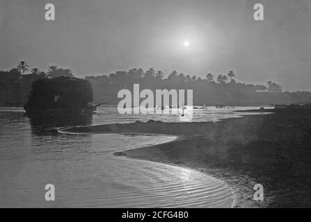 Middle East History - Iraq. (Mesopotamia). Baghdad. River scenes on the Tigris. The Tigris. Sunset sheen on the river Stock Photo