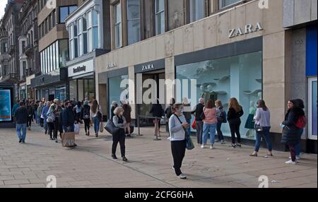 Edinburgh, Scotland, UK. 5 September 2020. Princes Street stores long socially distanced queues outside shops on Saturday afternoon. People form a queue in a u shape on the pavement outside Zara. Credit: Arch White/ Alamy Live News. Stock Photo