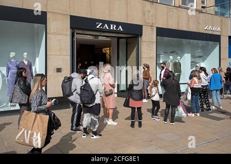 zara princes street opening hours