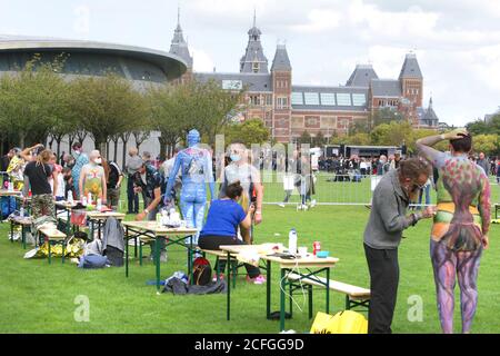 Amsterdam, Netherlands. 05th Sep, 2020. Models poses voluntarily for artists during Body-paint Art at the Museumplein amid the Coronavirus pandemic on September 5, 2020 in Amsterdam, Netherlands The Body-paint Art Amsterdam promote body paint and freedom of expression of the artists and models.(Photo by Paulo Amorim/Sipa USA) Credit: Sipa USA/Alamy Live News Stock Photo